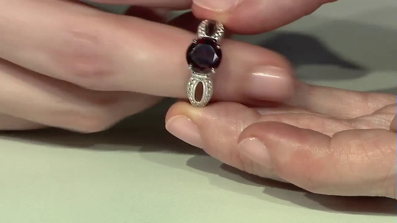 Video Indian Garnet Silver Ring