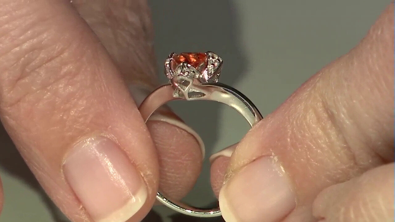 Video Zilveren ring met een Padparadscha saffier