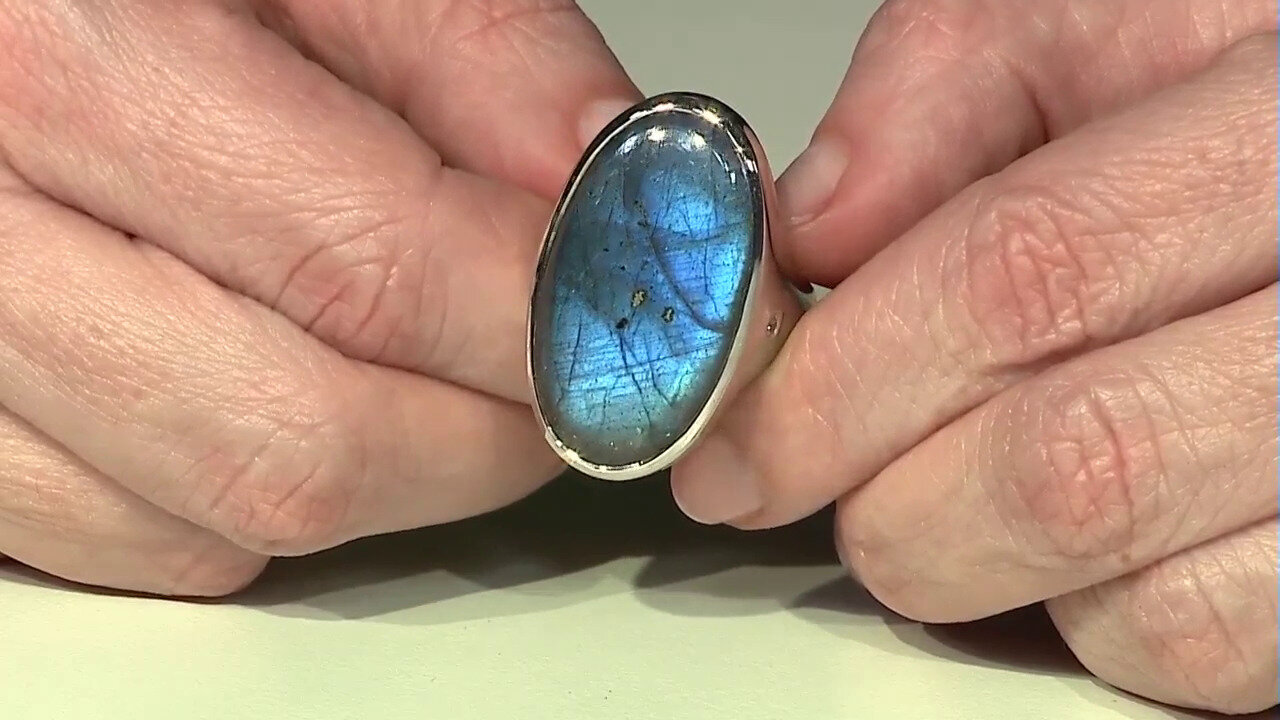 Video Zilveren ring met een labradoriet