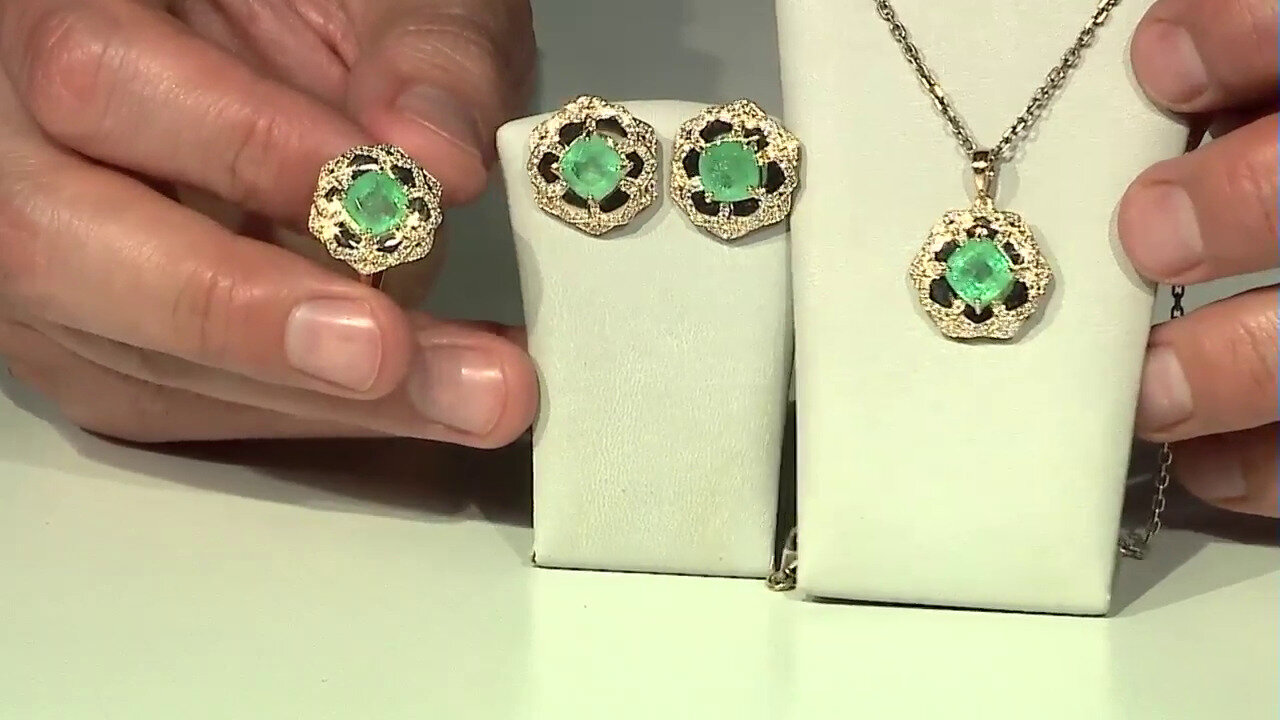 Video 14K Colombian Emerald Gold Earrings (AMAYANI)