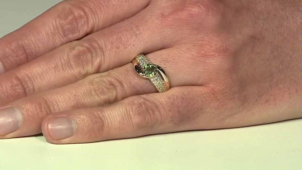 Video Gouden ring met een groene toermalijn (AMAYANI)