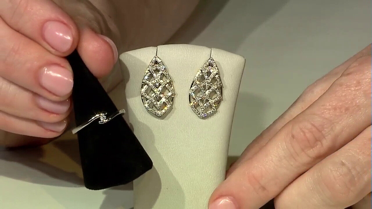 Video 14K Flawless (F) Diamond Gold Earrings (LUCENT DIAMONDS)