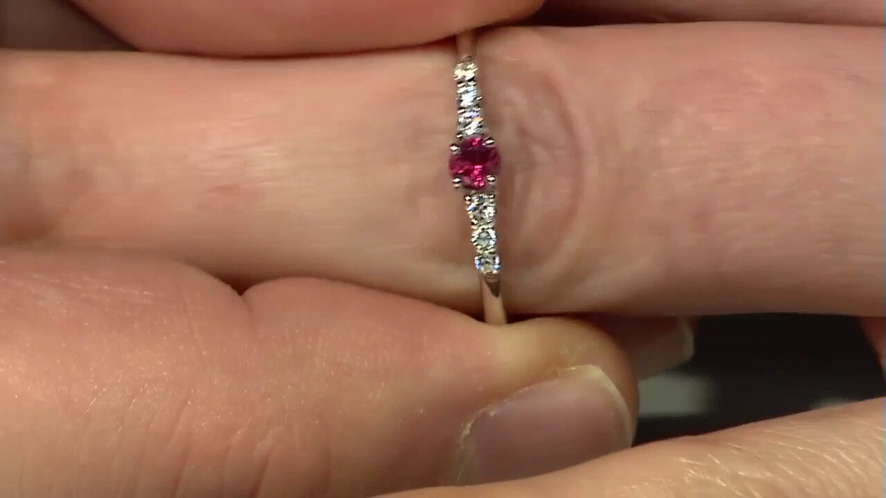 Video Zilveren ring met een edele rode spinel