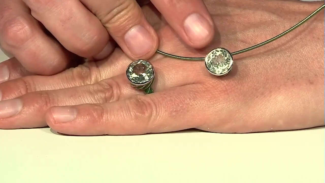 Video Zilveren ring met een groene amethist (MONOSONO COLLECTION)