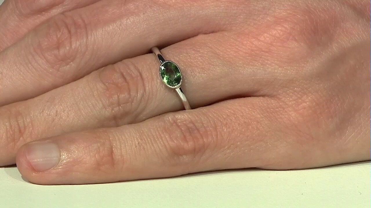 Video Zilveren ring met een Chroom apatiet
