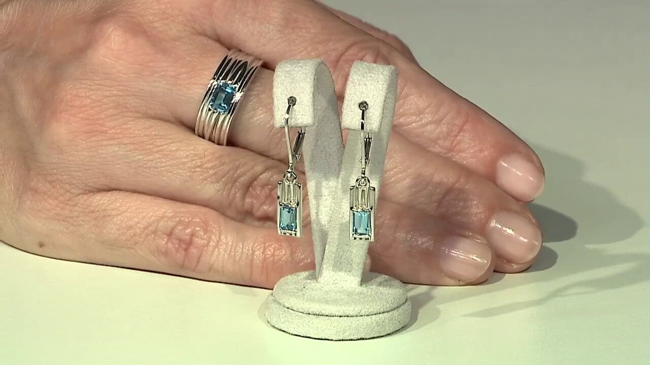 Video Zilveren oorbellen met Zwitsers-blauwe topaasstenen (TPC)