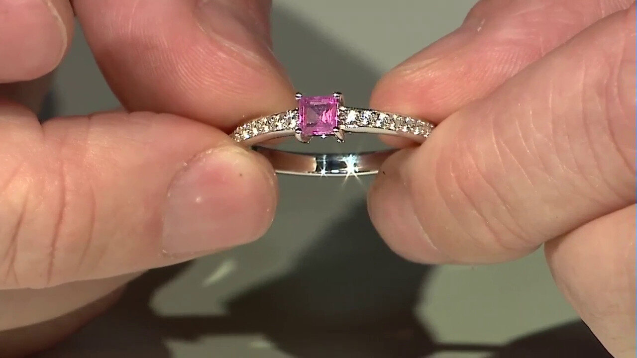 Video Zilveren ring met een Madagaskar Roze Saffier
