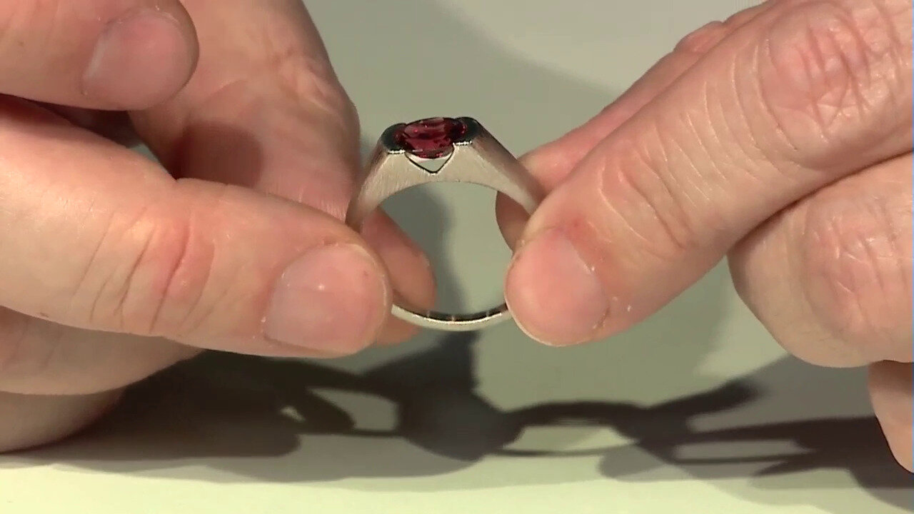 Video Zilveren ring met een Mozambique granaat