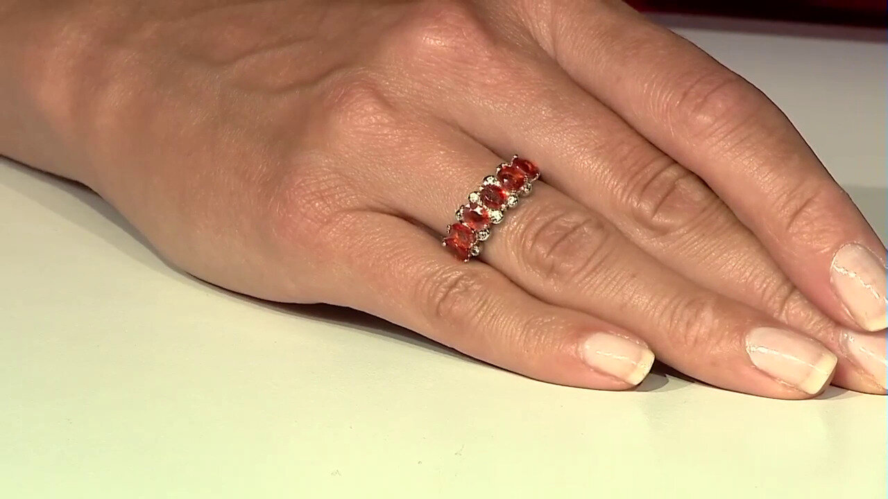 Video Zilveren ring met avondrode saffieren