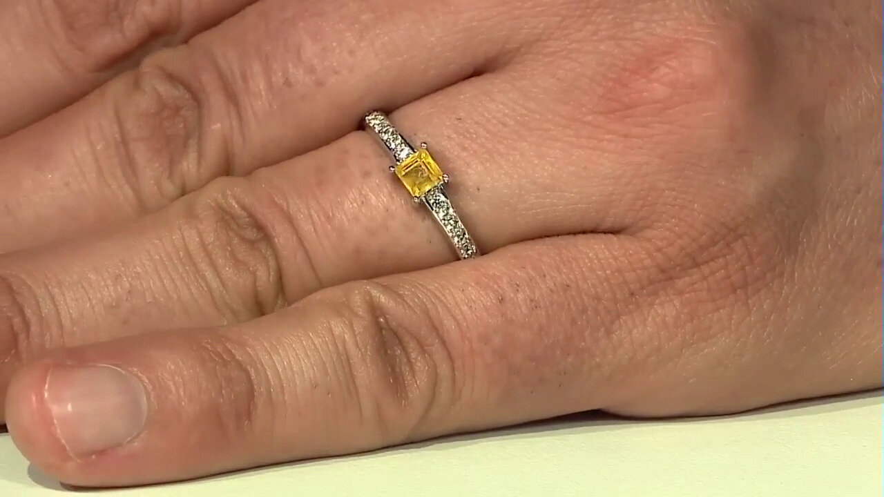 Video Zilveren ring met een Gele Madagaskar Saffier