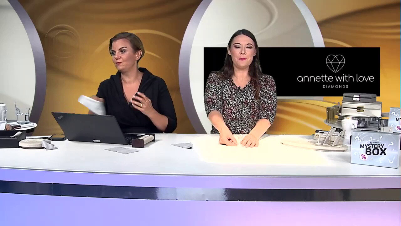 Video Orecchini in oro con Diamante IF (D) (Annette)