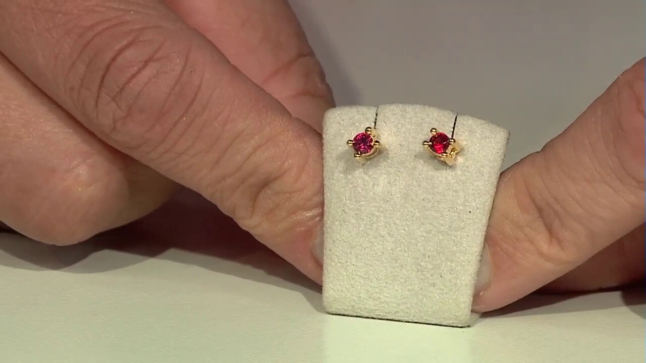 Video Zilveren oorbellen met edele rode spinelstenen