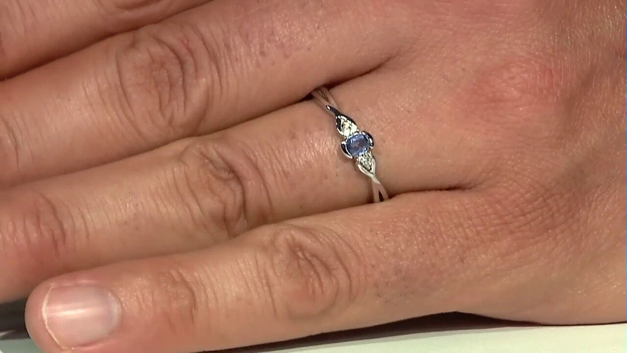 Video Zilveren ring met een Blauwe Ceylon saffier