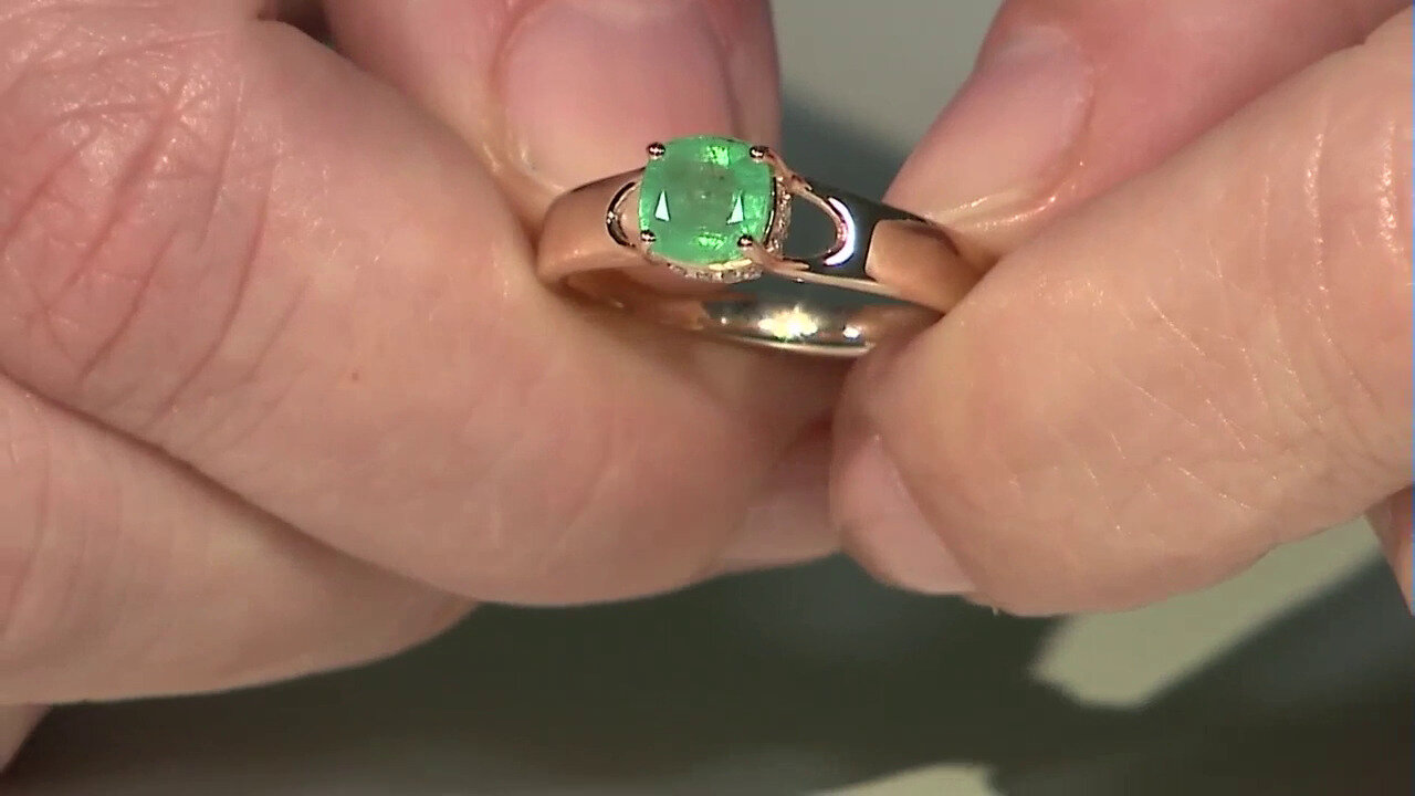 Video Gouden ring met een Russische smaragd (de Melo)