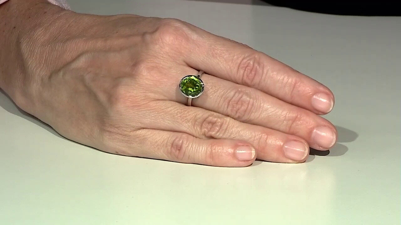 Video Zilveren ring met een peridoot