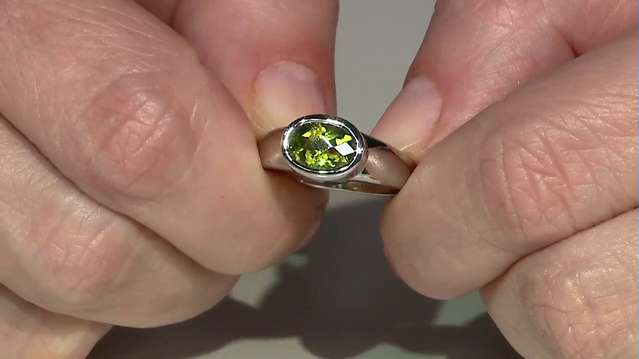 Video Zilveren ring met een peridoot