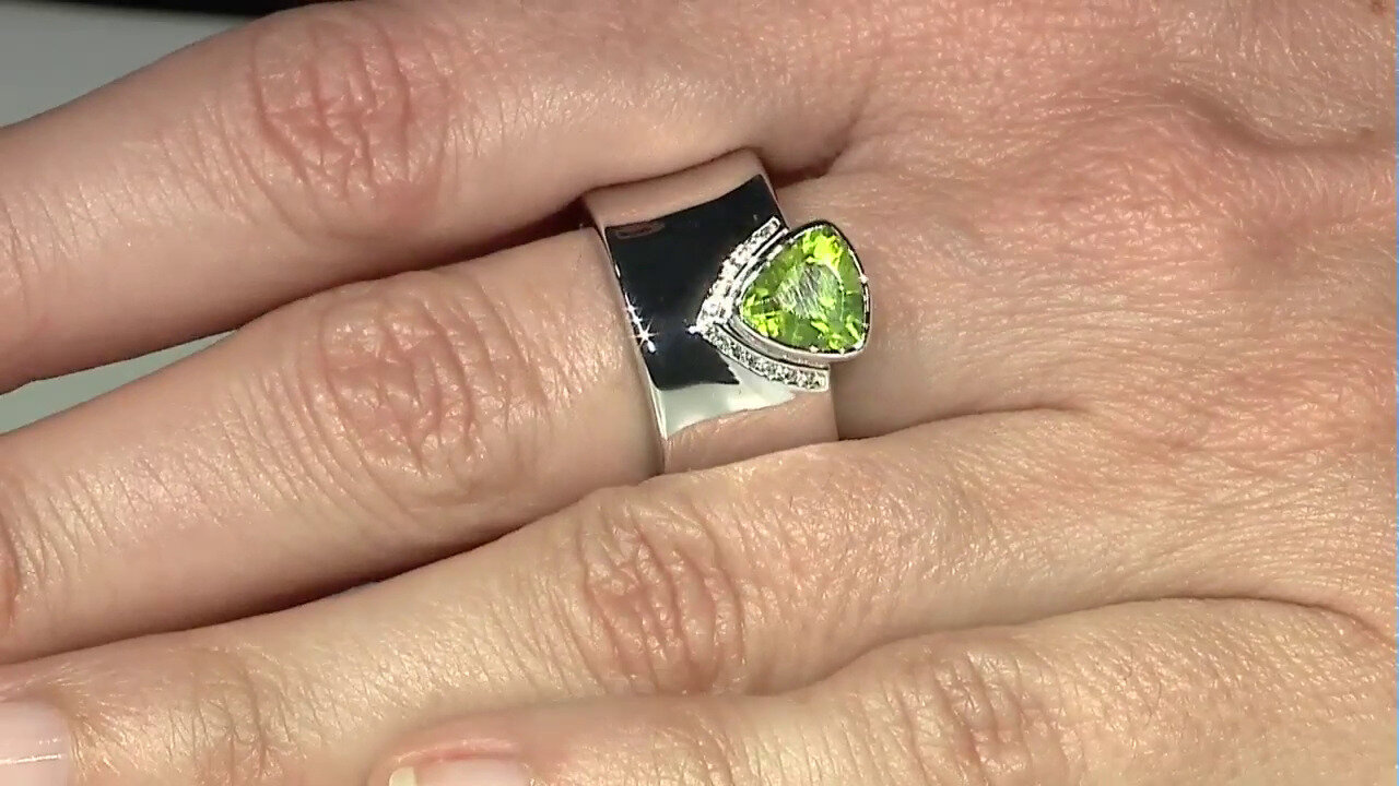 Video Peridot Silver Ring (de Melo)