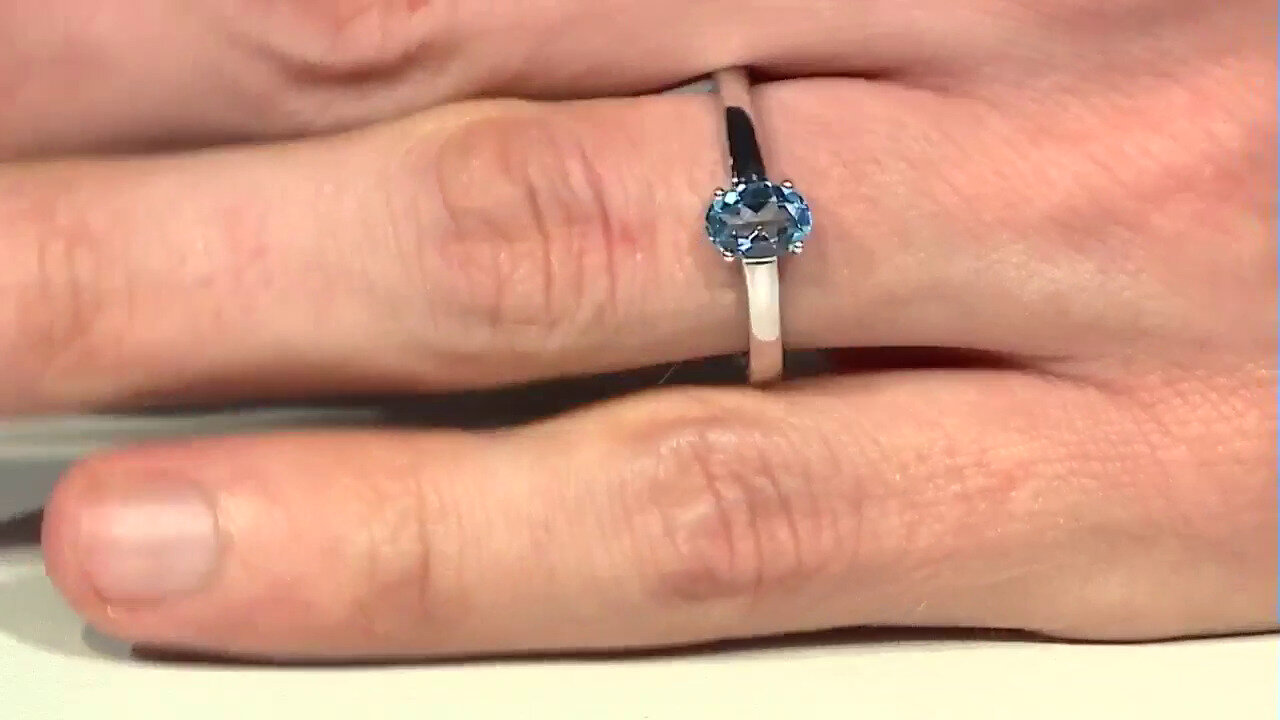 Video Zilveren ring met een Zwitsers-blauwe topaas