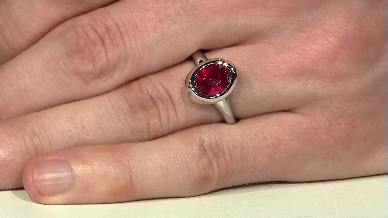 Video Zilveren ring met een Bemainty robijn (SAELOCANA)
