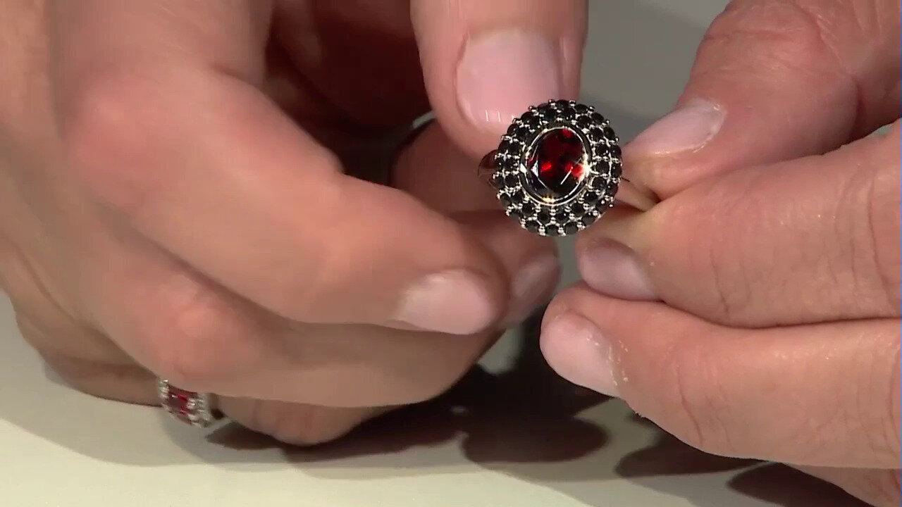 Video Zilveren ring met een Mozambique granaat