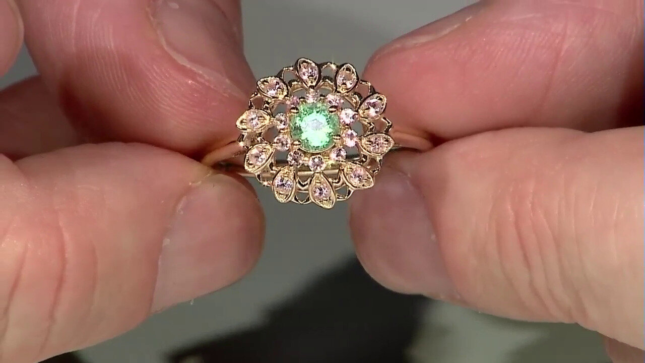 Video Gouden ring met een Russische smaragd