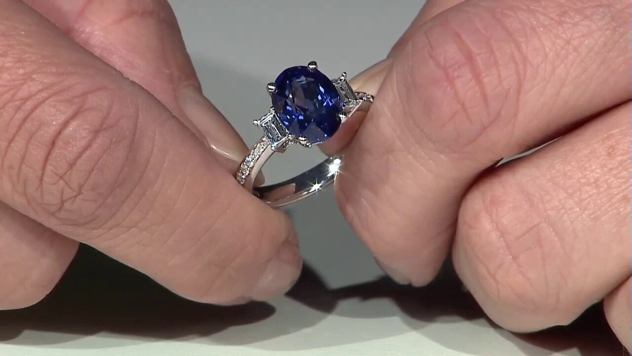 Video Ceylon Blue Sapphire Platinum Ring (CIRARI)