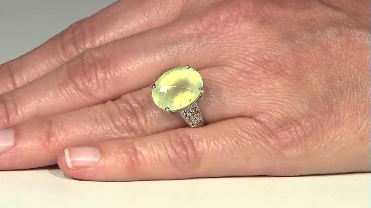 Video Zilveren ring met een prehniet