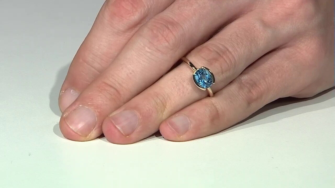 Video 9K Marambaia Topaz Gold Ring