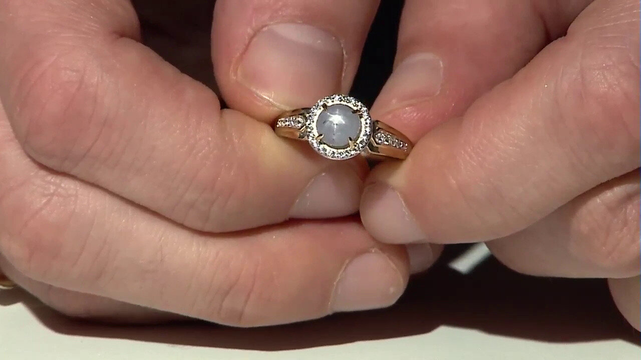 Video Bague en or et Saphir étoilé bleu argenté