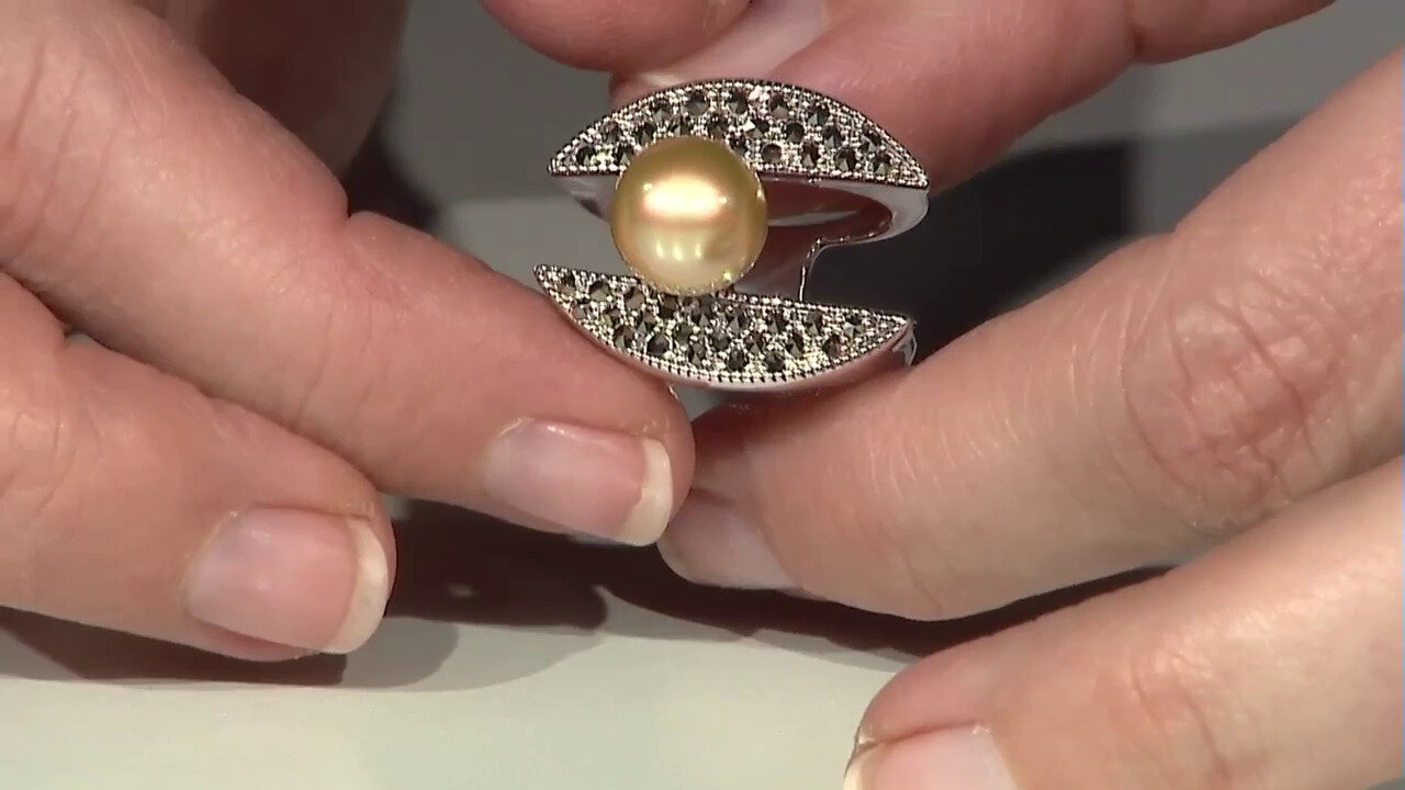Video Zilveren ring met een Gouden Kabira Zuidzee Parel (Annette classic)