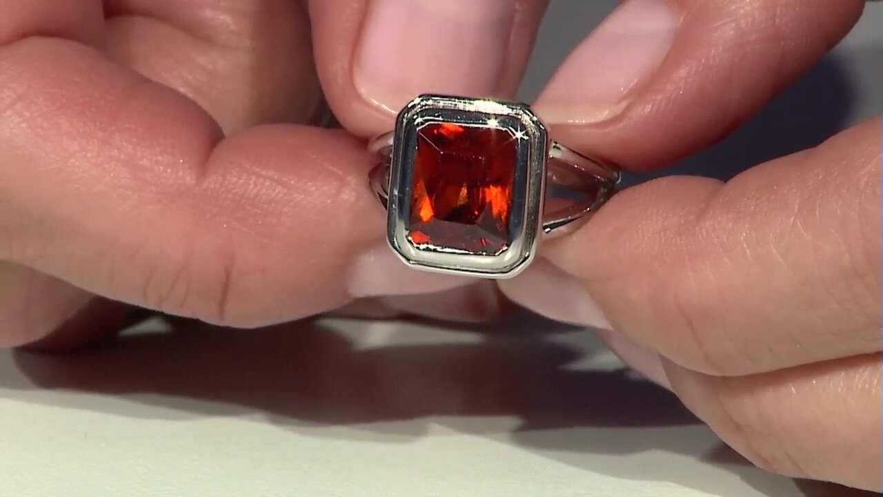 Video Zilveren ring met een hessoniet granaat
