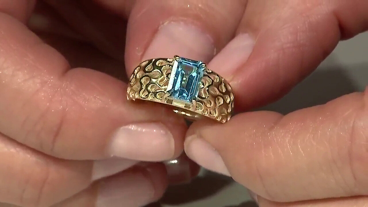 Video 9K Swiss Blue Topaz Gold Ring (Ornaments by de Melo)
