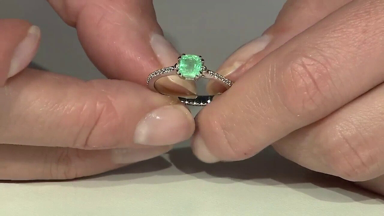 Video Zilveren ring met een Russische smaragd