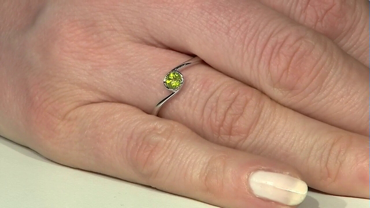Video Zilveren ring met een Vesuvianiet