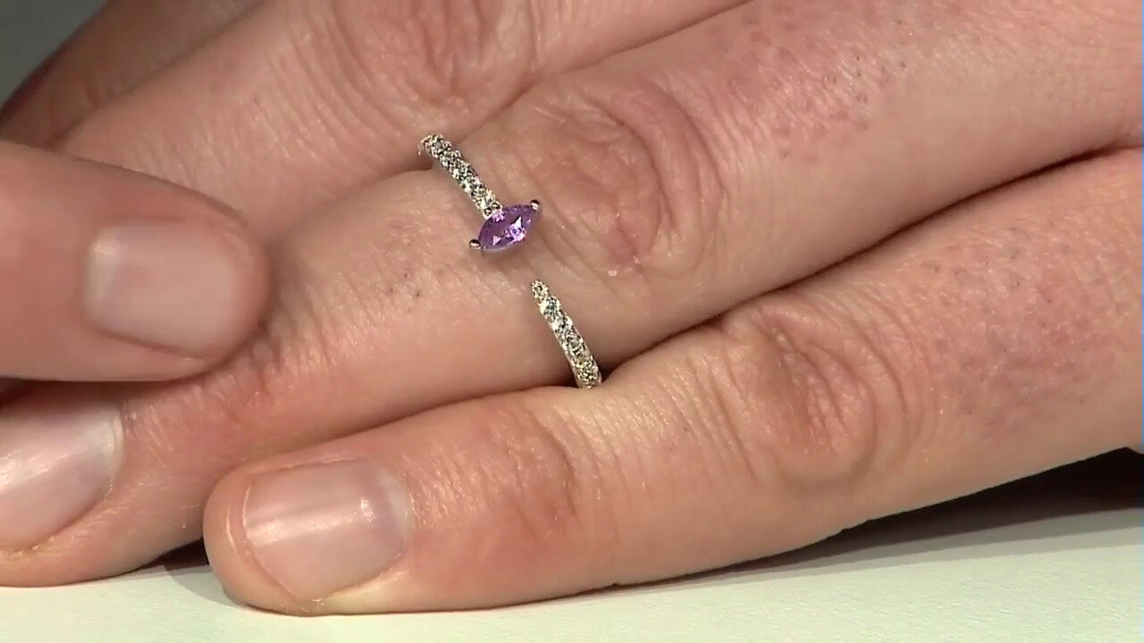Video Zilveren ring met een Onverhitte Purper Saffier