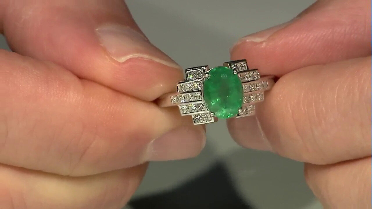 Video 18K Zambian Emerald Gold Ring