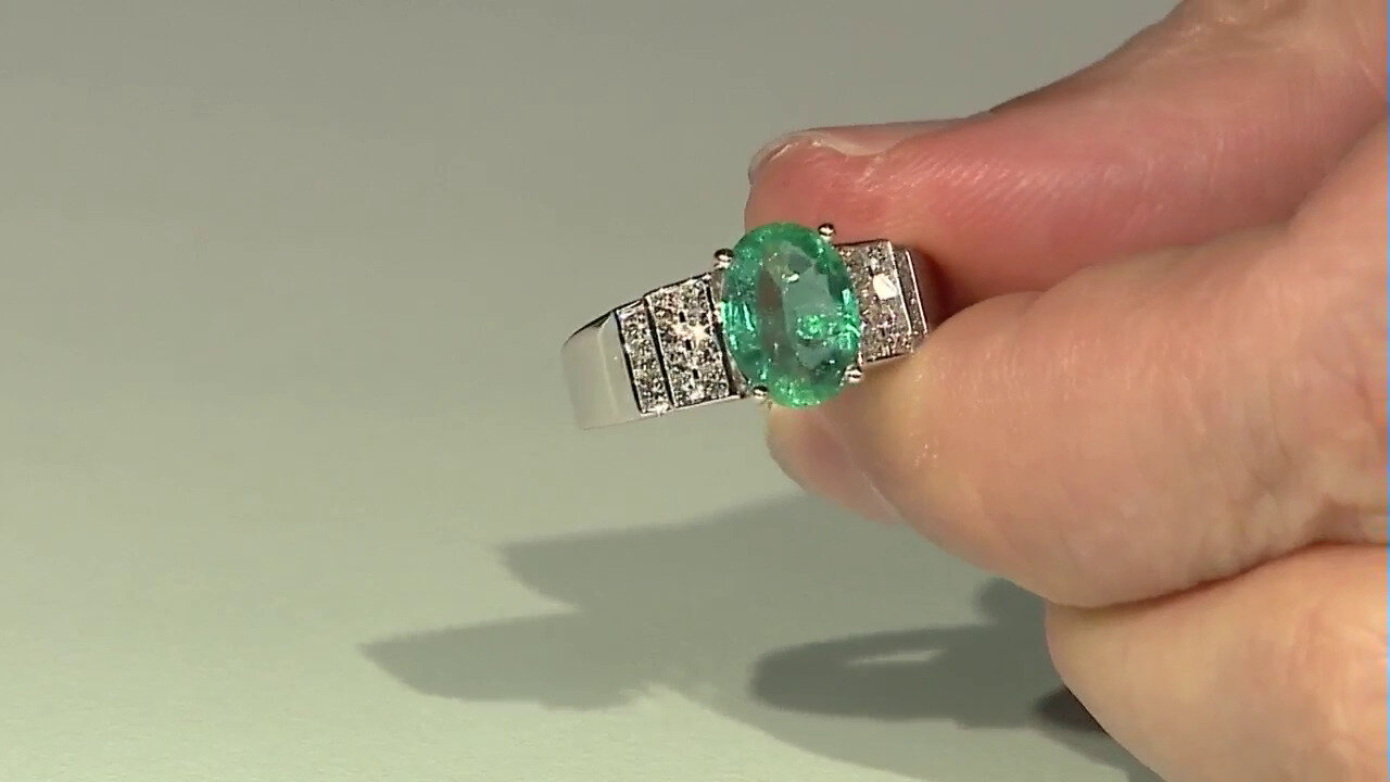 Video 18K Zambian Emerald Gold Ring