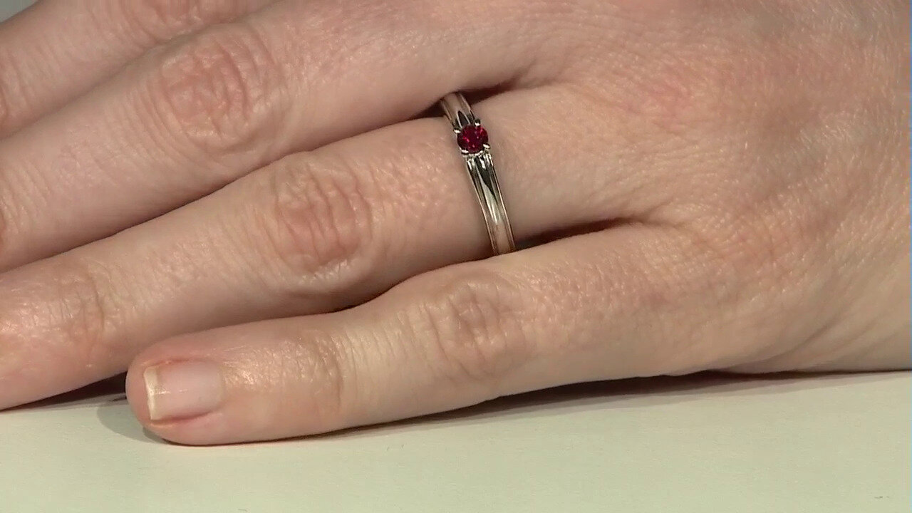Video Zilveren ring met een edele rode spinel