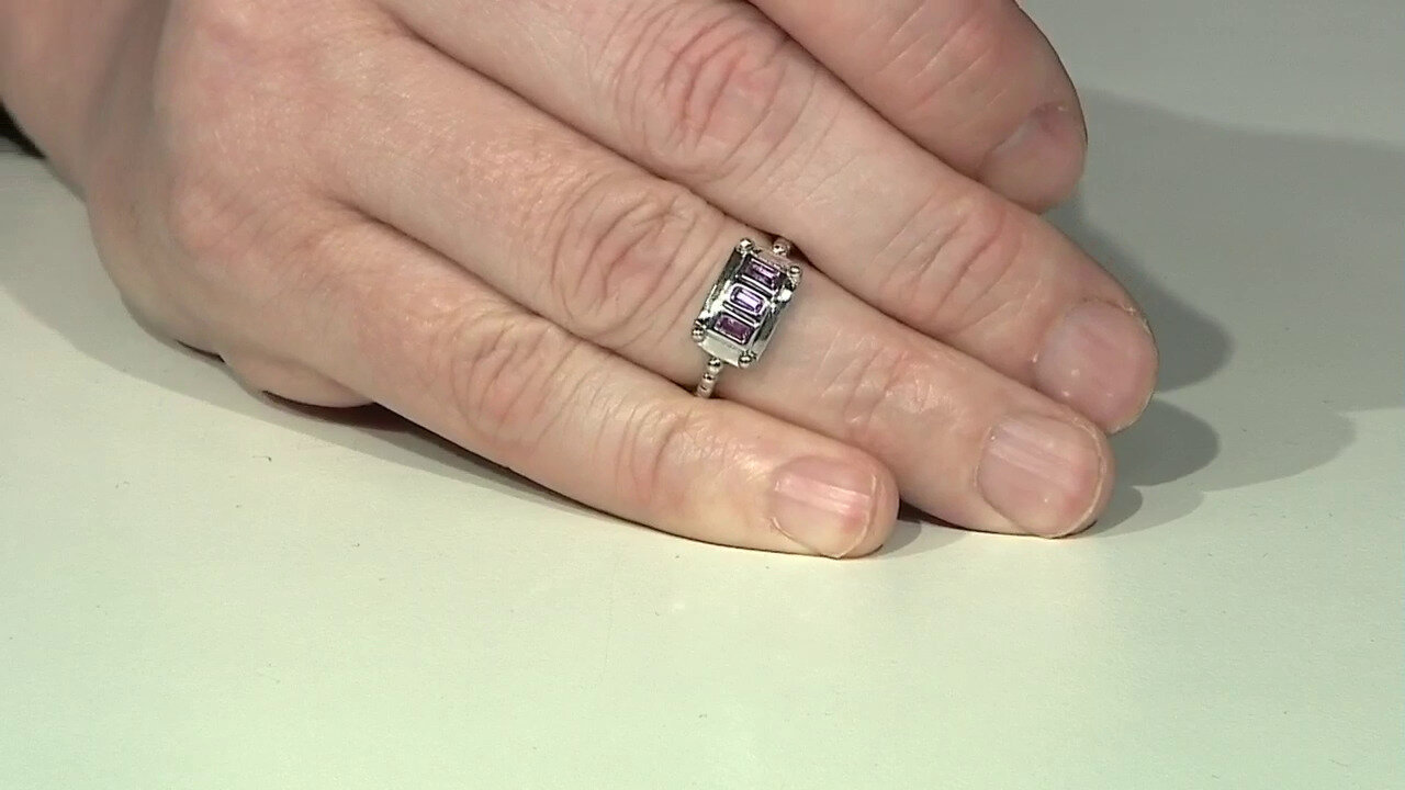 Video Zilveren ring met Onverhitte Purper Saffieren