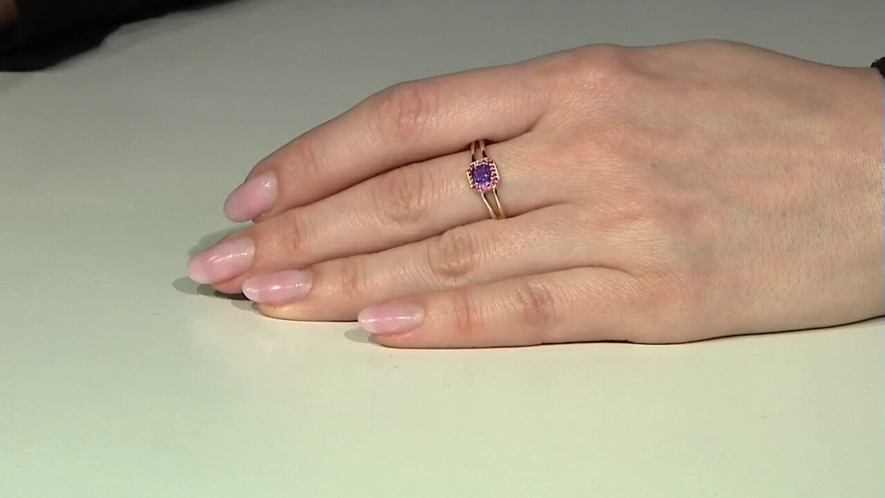 Video Gouden ring met een Onverhitte Purper Saffier