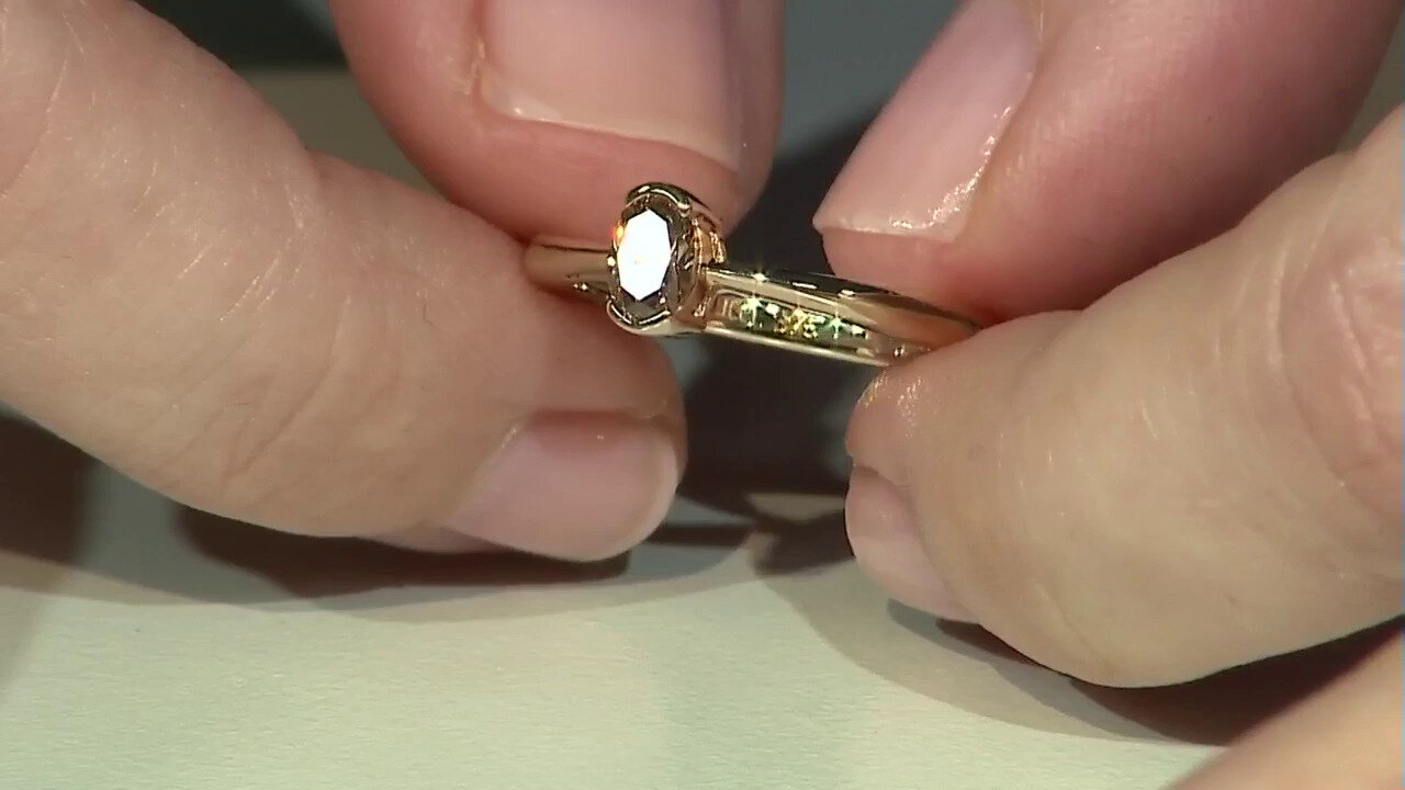 Video Gouden ring met een I3 Argyle-Cognac-Diamant (Mark Tremonti)