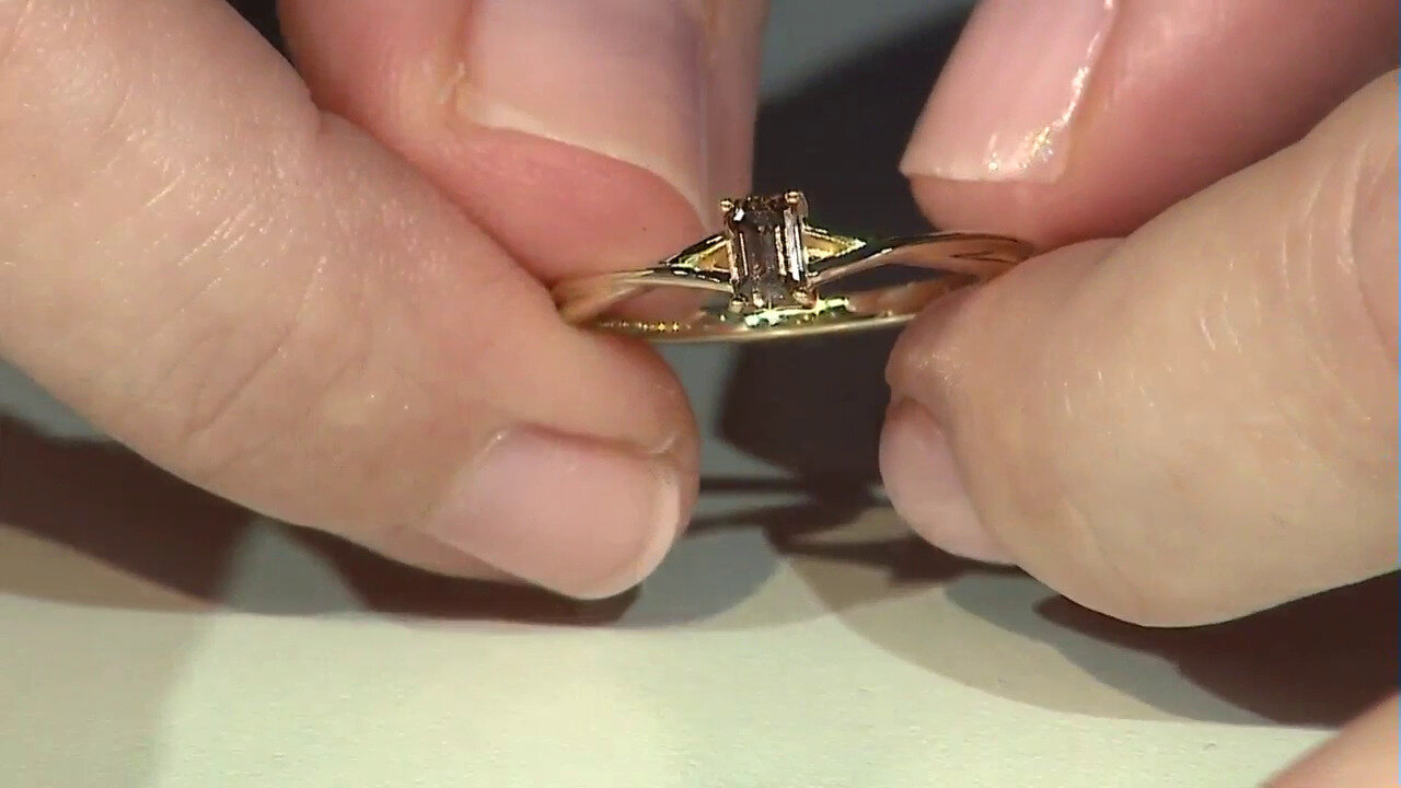 Video Gouden ring met een I3 Argyle-Cognac-Diamant (Mark Tremonti)