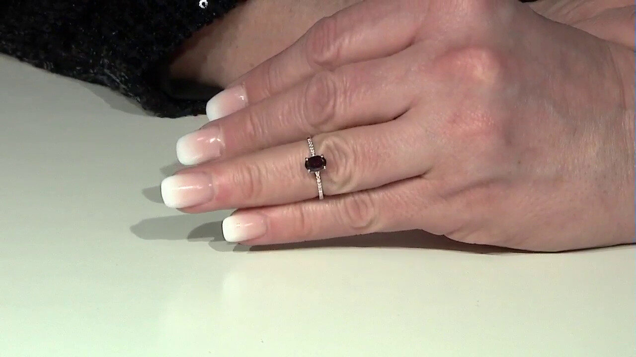 Video Zilveren ring met een granaat