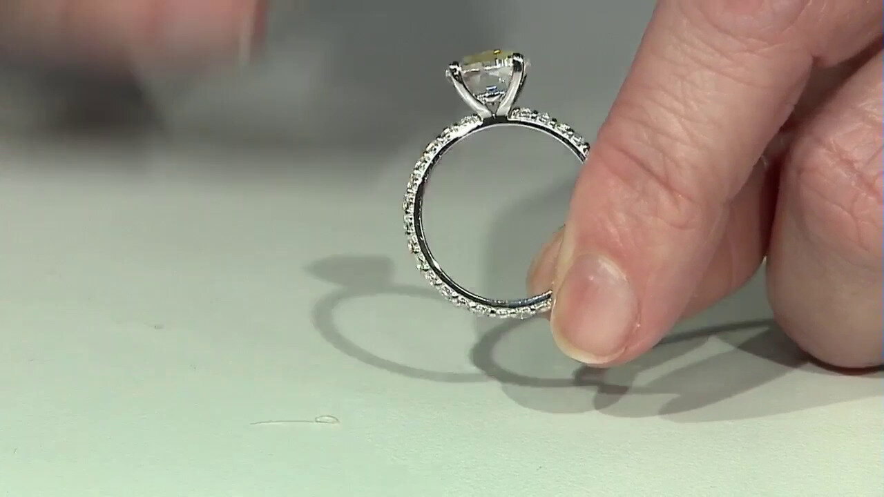 Video Zilveren ring met een maanlicht kwarts