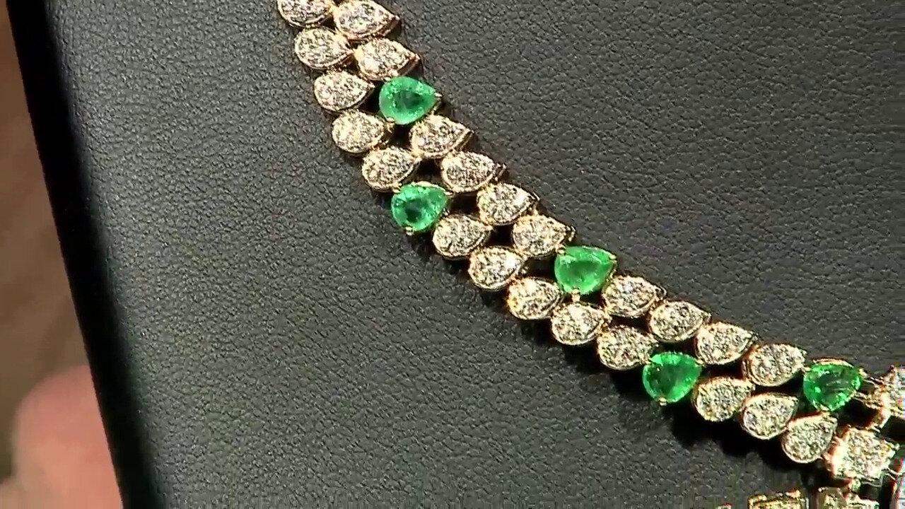 Video Gouden halsketting met een AAA Zambia smaragd (de Melo)