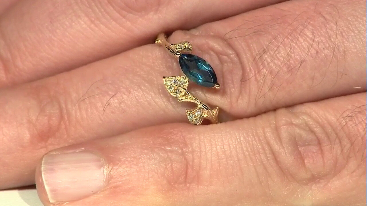Video 14K London Blue Topaz Gold Ring (Smithsonian)