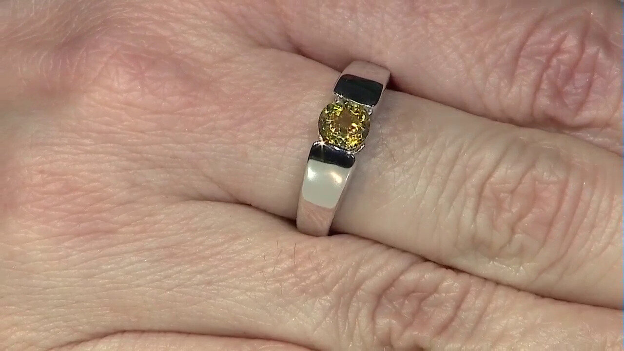 Video Zilveren ring met een gele tanzaniet