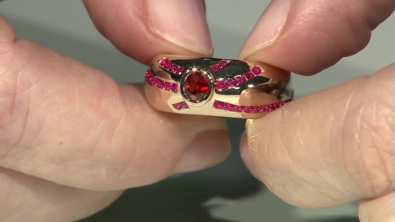 Video Gouden ring met een Tanzania robijn (Adela Gold)