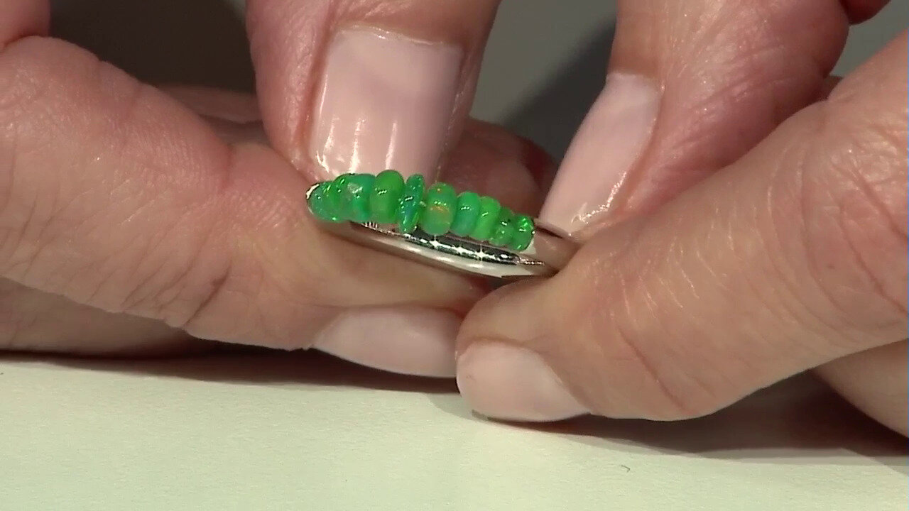 Video Zilveren ring met Groene Ethiopische Opalen