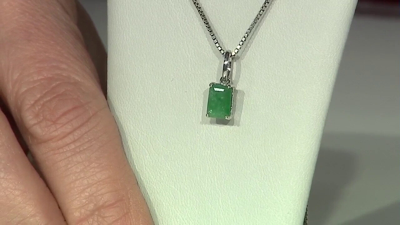 Video Brazilian Emerald Platinum Pendant